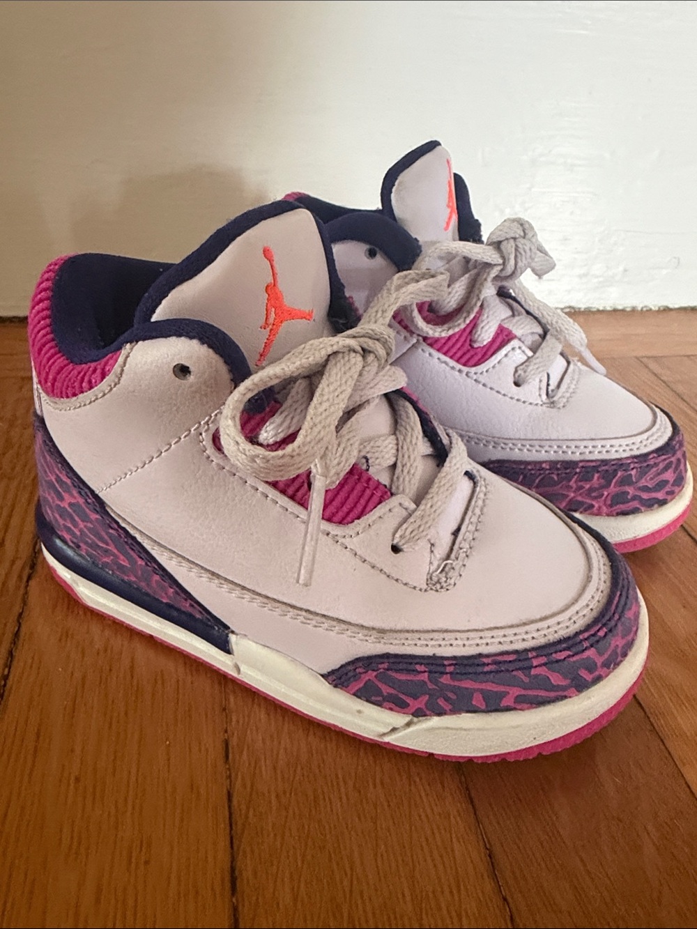 Jordan 3 Retro Toddler’s Sneaker with Box!💜🩷